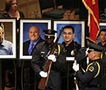 اوباما در مراسم یادبود افسران پولیس: مایوس نشوید 